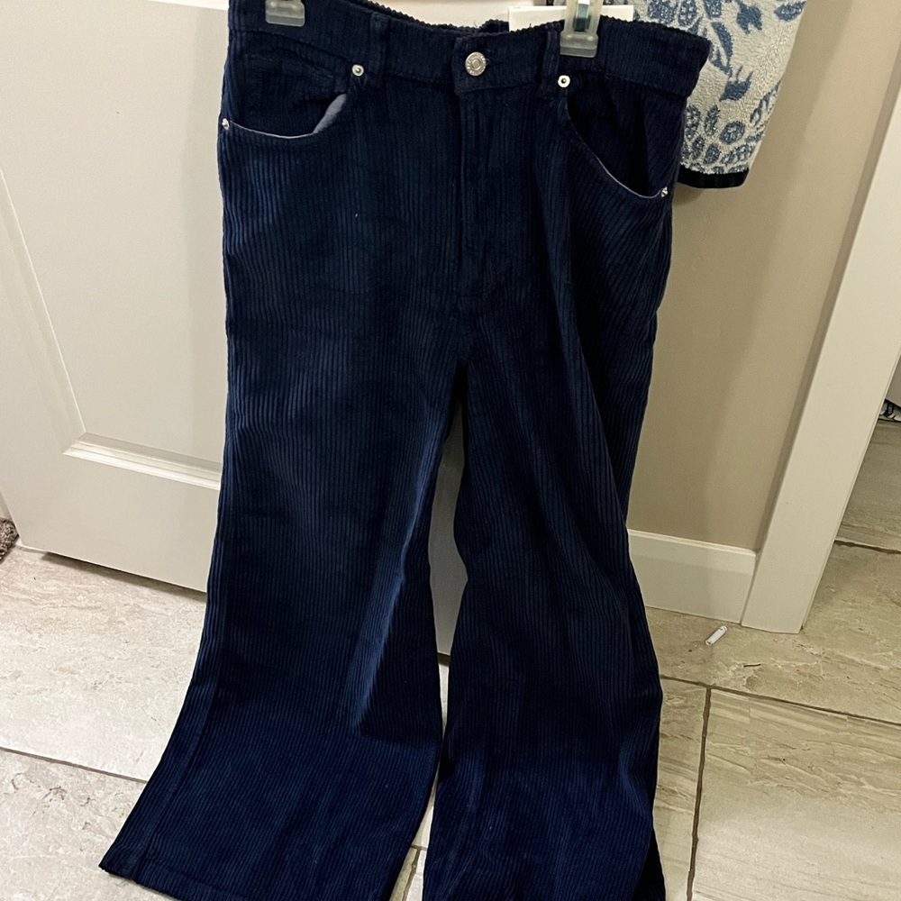 NEW WITH TAGS URBAN OUTFITTERS FLARE JEANS SIZE 4